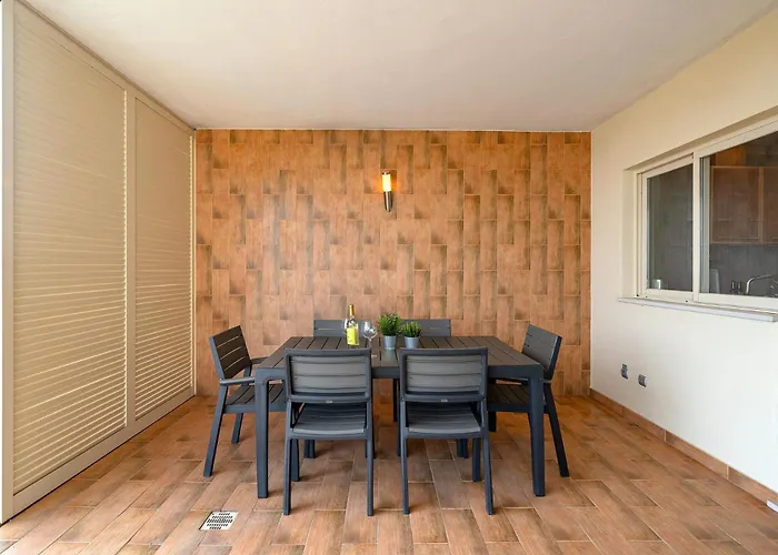 Appartamento Terrace With Pool By Homing Lagos