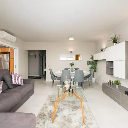 Atlantic Terrace - Coastal Haven Lagos Apartment * Лагуш